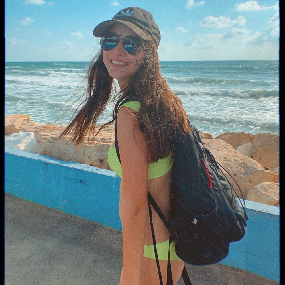 Meet your Posher, Julia